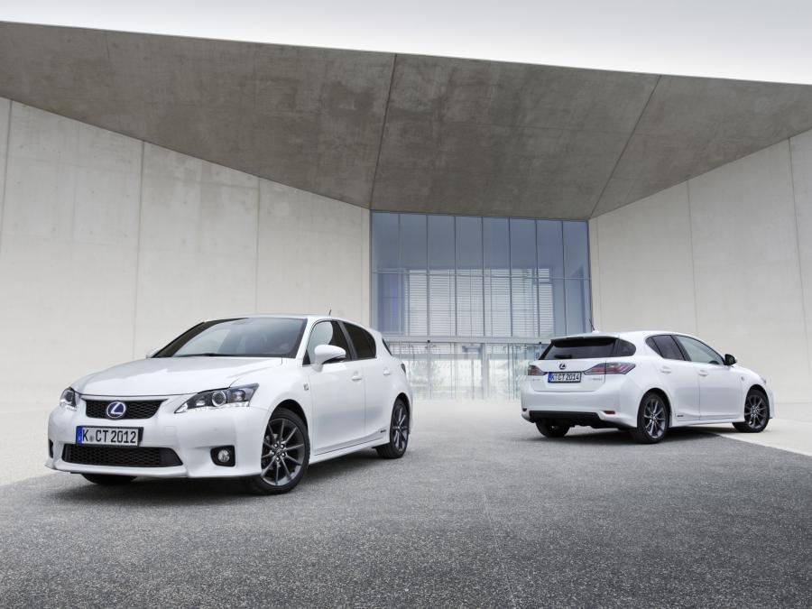  Lexus CT200h F-Sport 2011 года  (EU) (фото 9 из 16)
